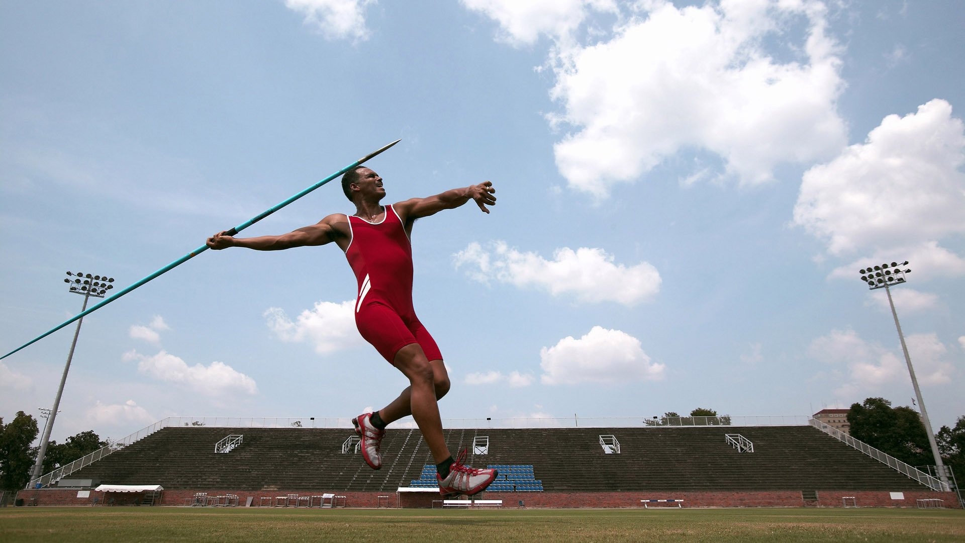 中立代表队B混合接力赛稳步提升成绩，中国队混合接力