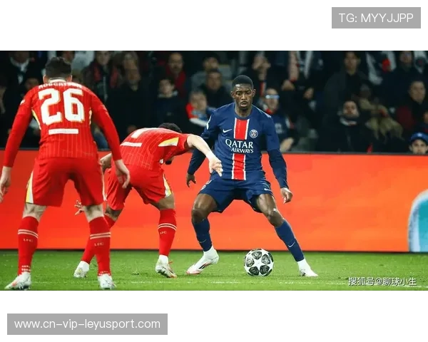 巴黎圣日耳曼禁区前沿，登贝莱果断起脚