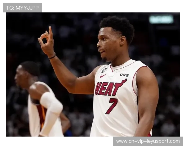 巴特勒突破分球制造两次得分，热火团队配合默契