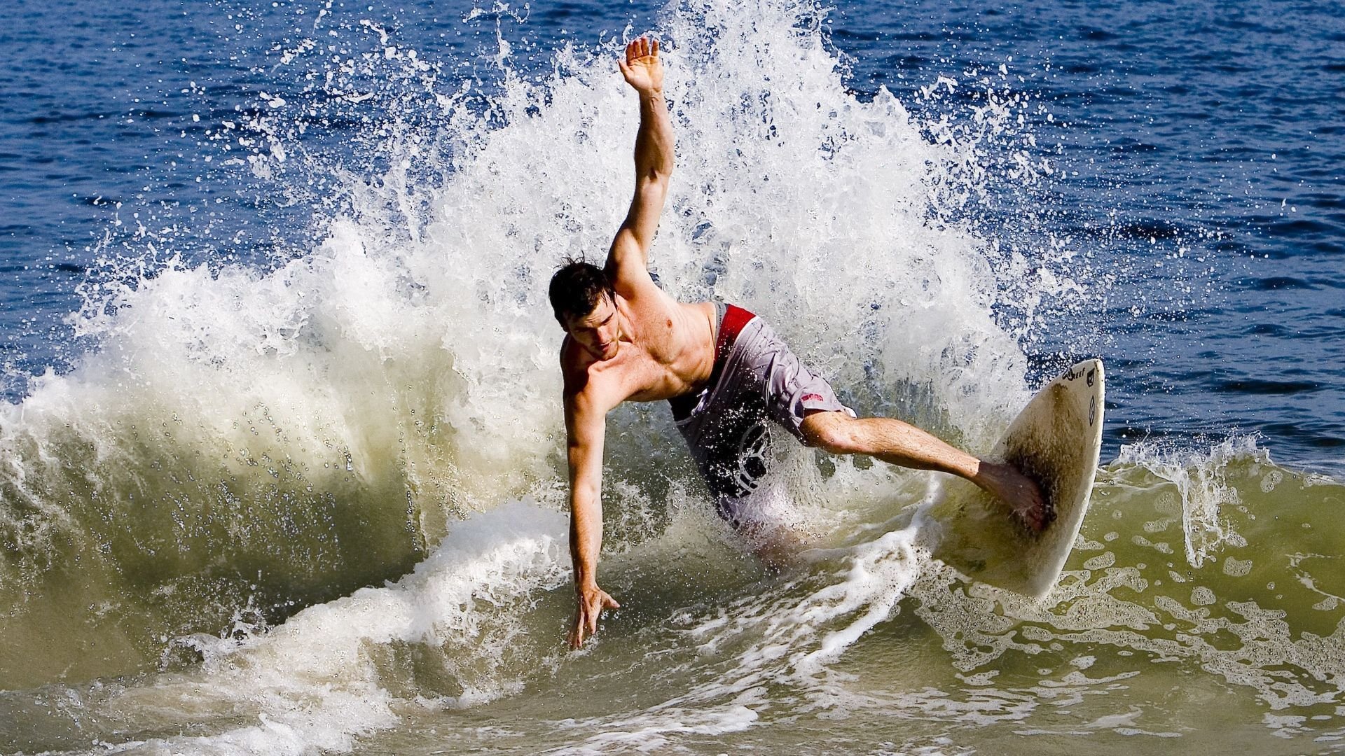 “三叉湖游泳馆:水上救生赛成世界运动会新亮点”